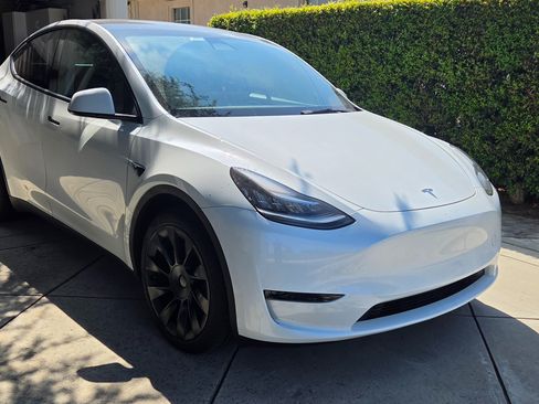 Used 2023 Tesla Model Y Long Range AWD/4WD image 10