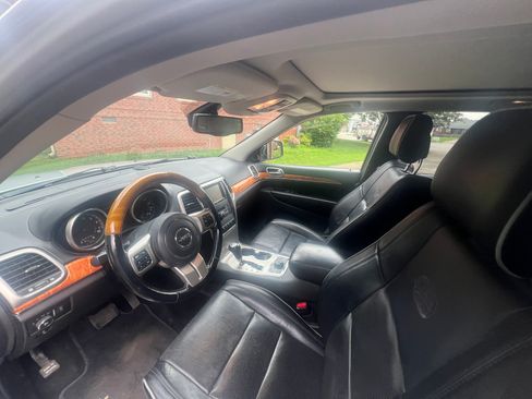 Used 2011 Jeep Grand Cherokee Overland AWD/4WD image 9