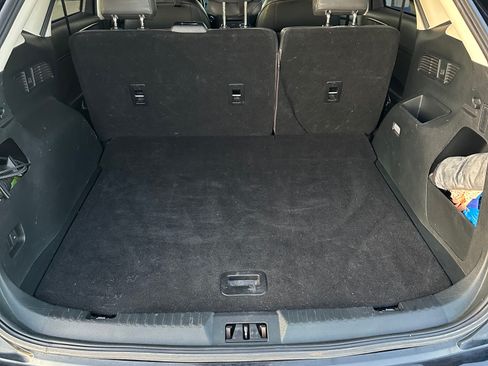 Used 2018 Ford Edge SE image 19