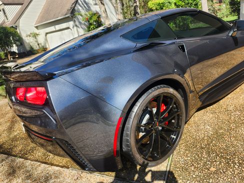 Used 2018 Chevrolet Corvette Grand Sport w/ Carbon Flash Badge Package image 10