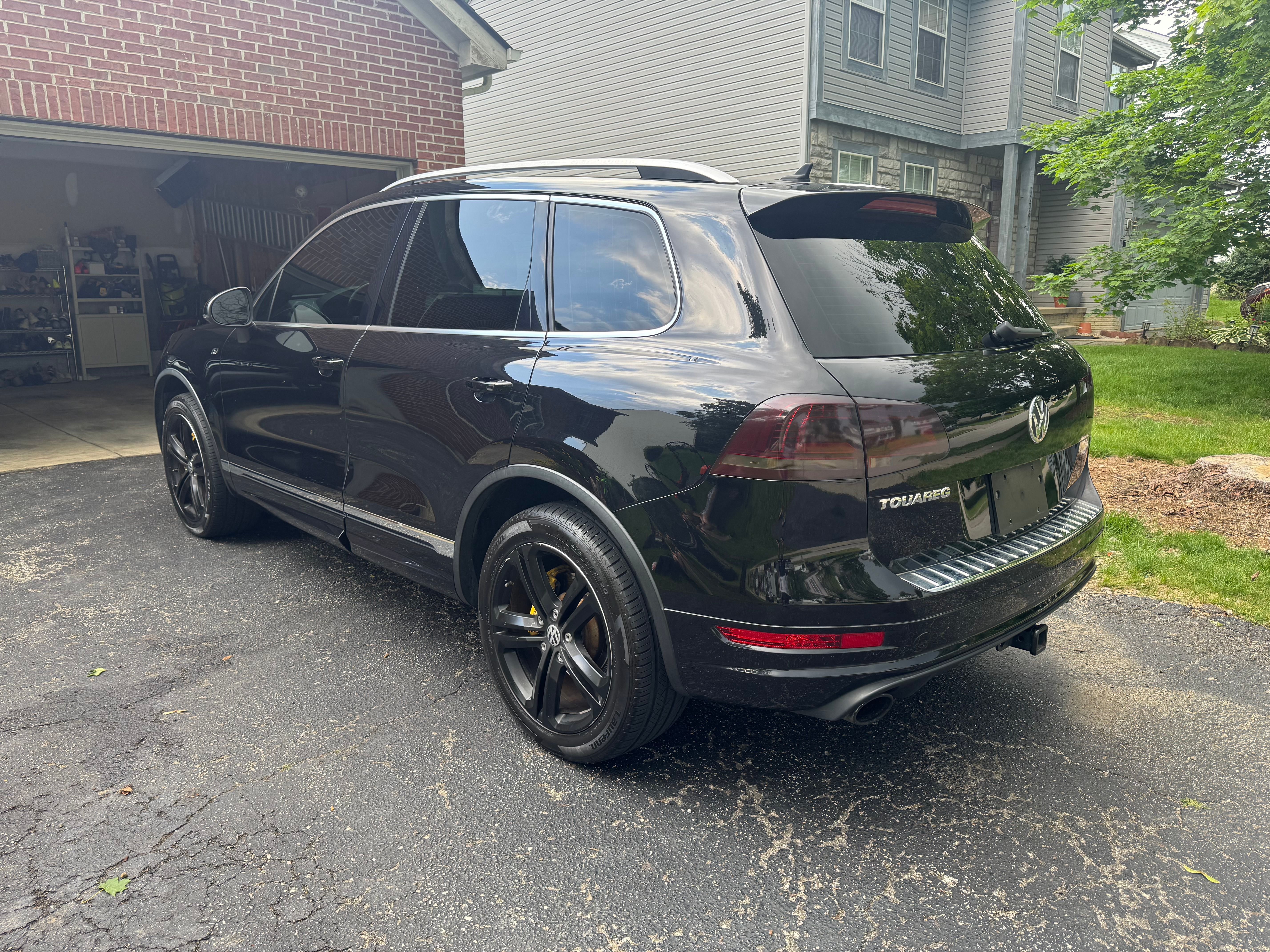 Used 2014 Volkswagen Touareg VR6 AWD/4WD image 2