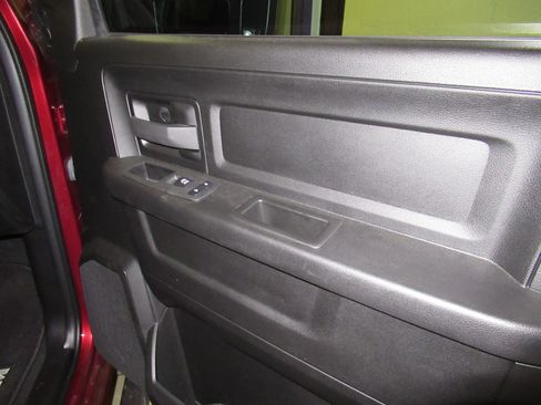 Used 2024 RAM 2500 Tradesman w/ Chrome Appearance Group image 17