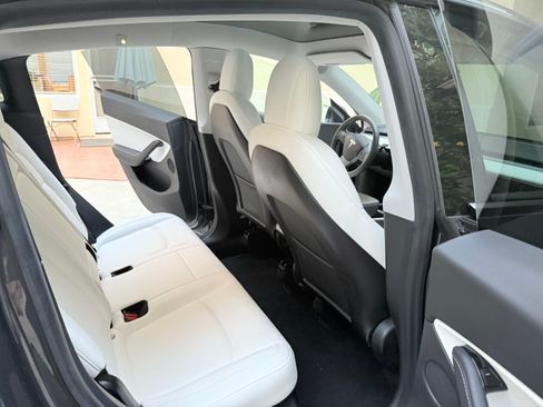 Used 2020 Tesla Model Y Long Range image 5