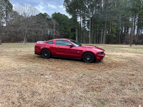 Used 2010 Ford Mustang GT Premium image 4