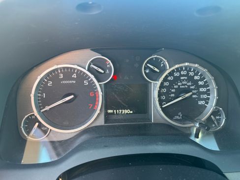 Used 2017 Toyota Tundra SR5 w/ SR5 Upgrade Package image 12