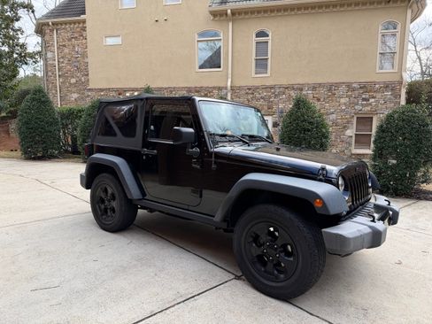 Used 2016 Jeep Wrangler Sport image 4