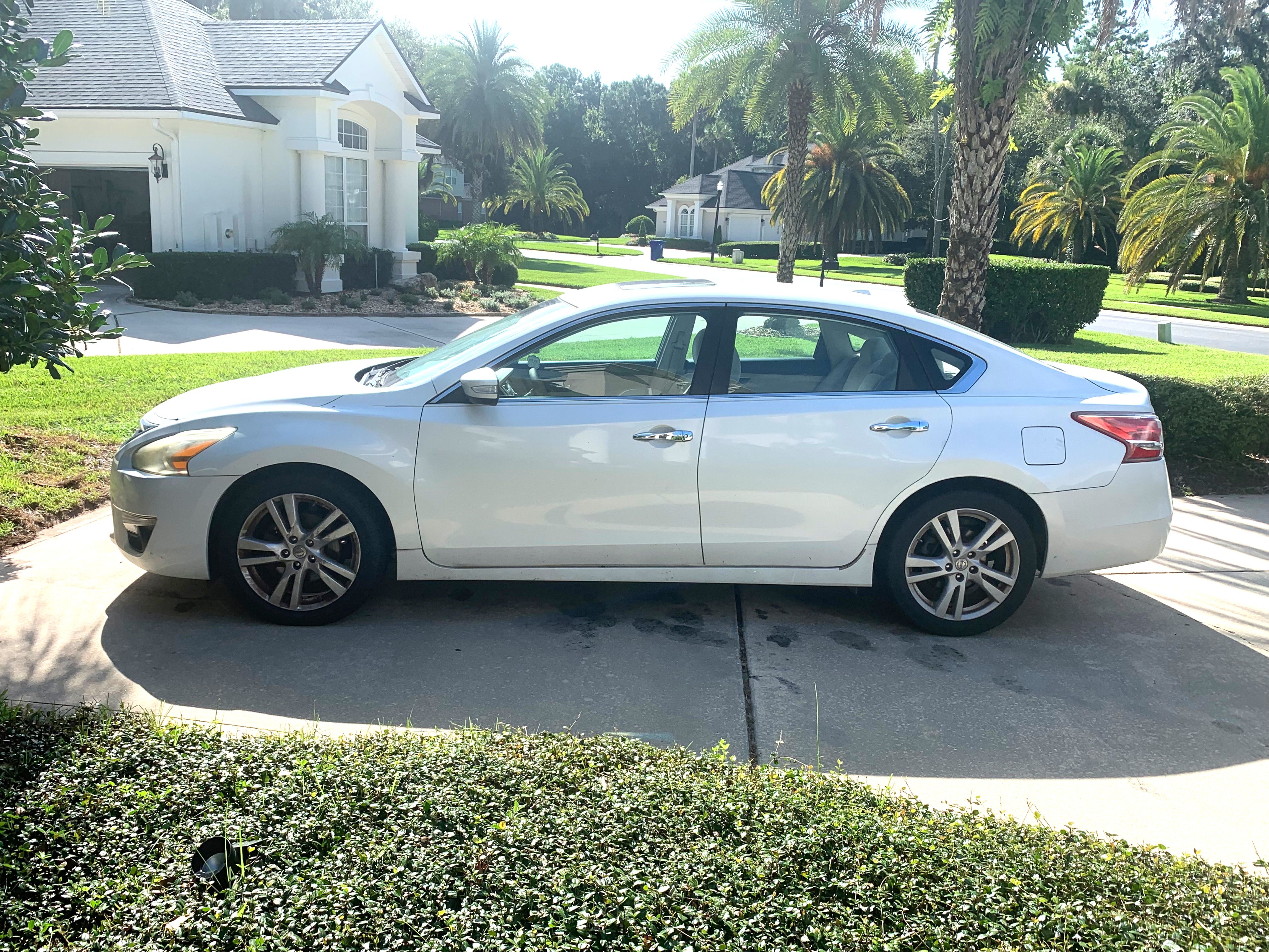 Used 2013 Nissan Altima 3.5 SV w/ Navigation Pkg FWD image 4