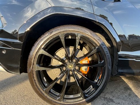 Used 2020 Lamborghini Urus AWD/4WD image 13