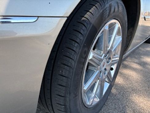 Used 2011 Cadillac DTS Premium image 14