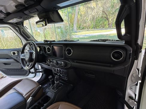 Used 2023 Jeep Wrangler Unlimited Sahara w/ Dual Top Group AWD/4WD image 17
