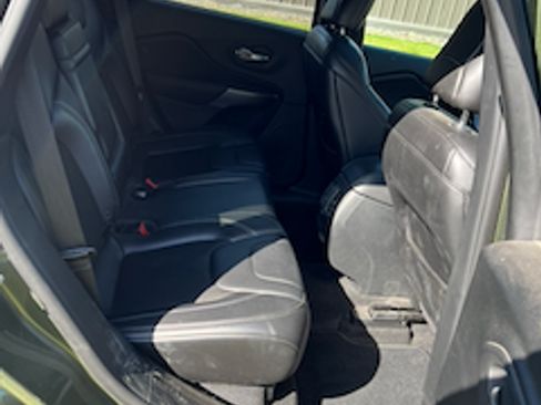 Used 2019 Jeep Cherokee Latitude Plus w/ Comfort/Convenience Group AWD/4WD image 17