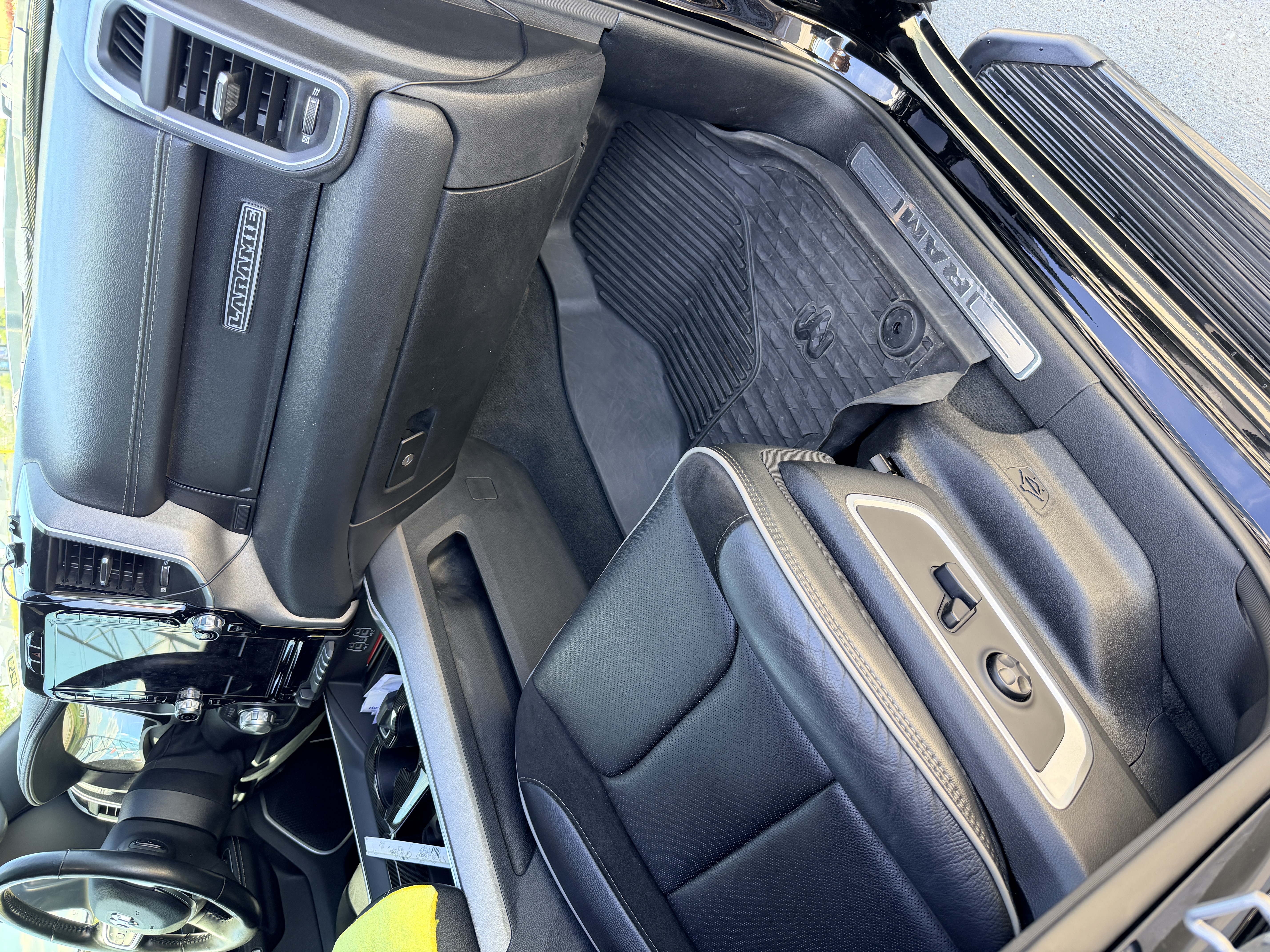 Used 2020 RAM 1500 Laramie w/ Sport Appearance Package AWD/4WD image 9