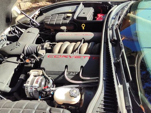 Used 1998 Chevrolet Corvette Coupe w/ Roof Pkg image 12