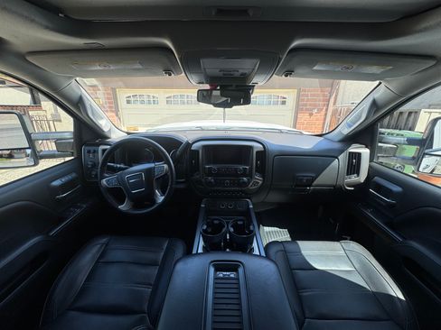 Used 2018 GMC Sierra 2500 Denali w/ Duramax Plus Package AWD/4WD image 19