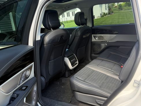 Used 2025 Lincoln Nautilus Reserve AWD/4WD image 8