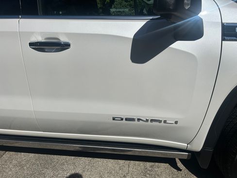 Used 2021 GMC Sierra 1500 Denali w/ Denali Ultimate Package AWD/4WD image 9