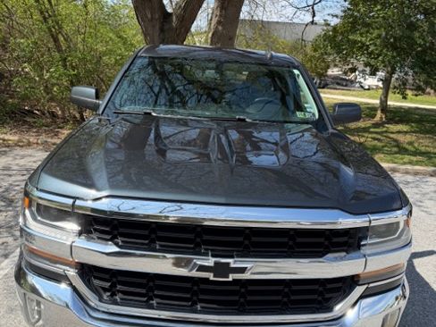 Used 2017 Chevrolet Silverado 1500 LT w/ All Star Edition image 4