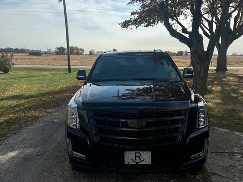 Used 2019 Cadillac Escalade Premium Luxury w/ Escalade Sport Edition RWD image 2
