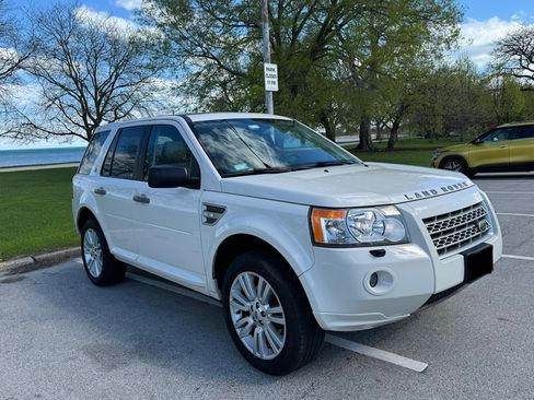Used 2010 Land Rover LR2 HSE image 5