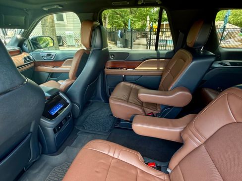Used 2022 Lincoln Navigator L Reserve RWD image 5