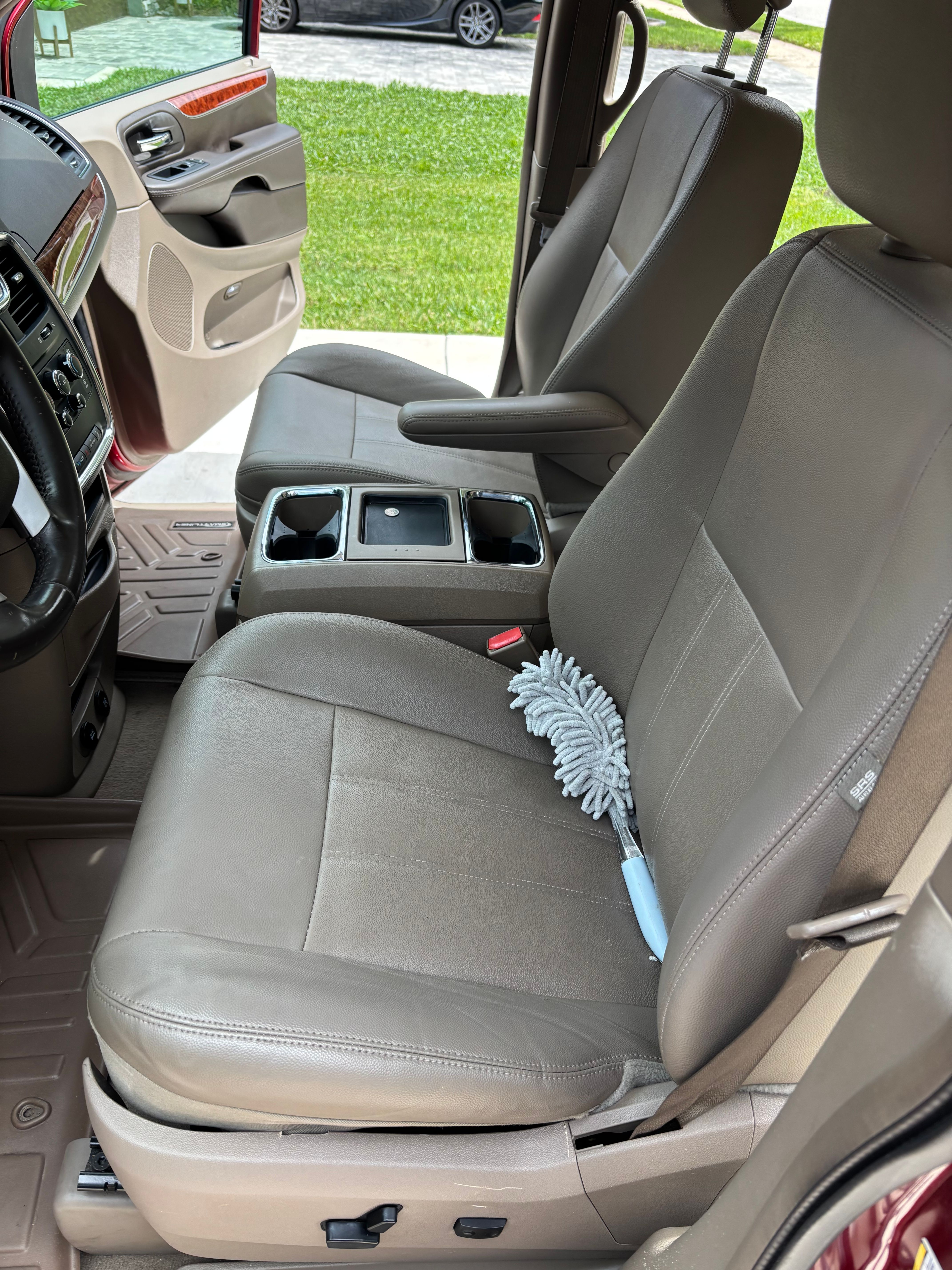 Used 2016 Chrysler Town & Country LX FWD image 5
