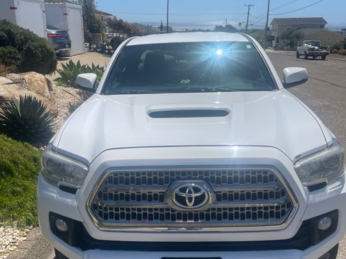 Used 2016 Toyota Tacoma TRD Sport w/ Towing Package RWD image 2