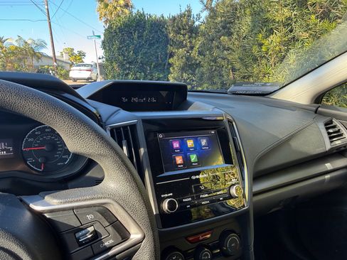 Used 2018 Subaru Crosstrek 2.0i image 1