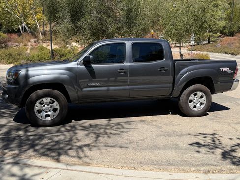 Used 2009 Toyota Tacoma PreRunner w/ TRD Off-Road Pkg w/JBL Audio RWD image 11