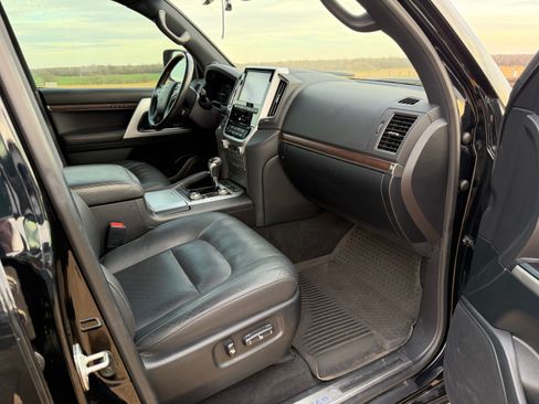 Used 2021 Toyota Land Cruiser Heritage Edition image 13