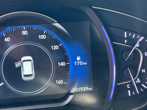 Used 2019 Hyundai Santa Fe Limited image 5