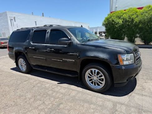 Used 2013 Chevrolet Suburban LT image 12