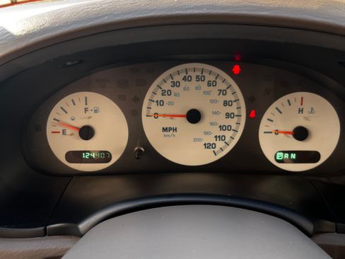 Used 2002 Dodge Caravan SE image 9