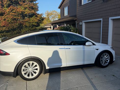 Used 2018 Tesla Model X 100D AWD/4WD image 5
