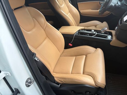 Used 2023 Volvo XC90 T8 Ultimate w/ Lounge Package image 20