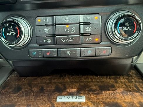 Used 2015 Ford F150 Platinum w/ Equipment Group 701A Luxury RWD image 17