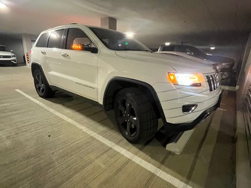 Used 2014 Jeep Grand Cherokee Limited w/ Luxury Group II image 4