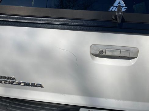 Used 2010 Toyota Tacoma PreRunner image 11