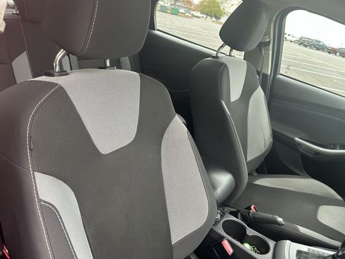 Used 2012 Ford Focus SE w/ SE Sport Pkg image 28