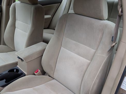 Used 2005 Honda Accord LX image 10