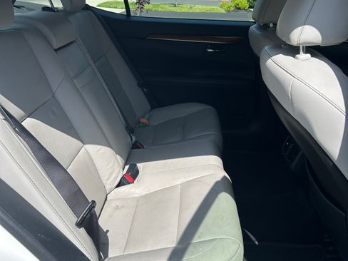 Used 2015 Lexus ES 300h w/ Navigation System Package FWD image 14