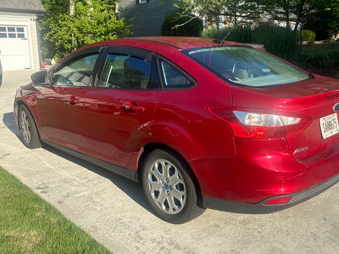 Used 2012 Ford Focus SE image 1