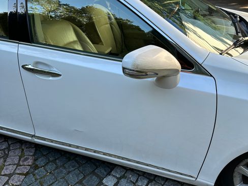 Used 2010 Lexus ES 350 w/ Preferred Accessory Package FWD image 10