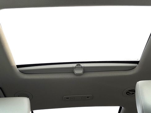 Used 2018 GMC Acadia SLT image 16