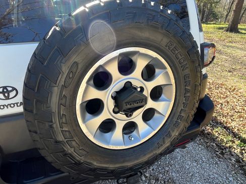 Used 2012 Toyota FJ Cruiser 4WD image 25
