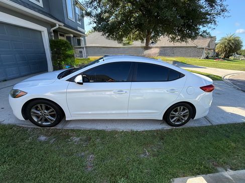 Used 2018 Hyundai Elantra SEL FWD image 2