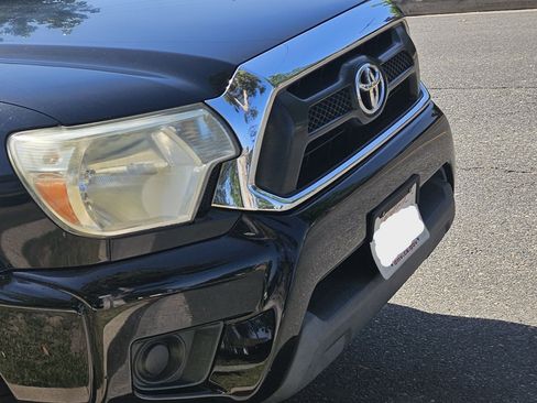 Used 2014 Toyota Tacoma 2WD Double Cab w/ SR5 Package image 2