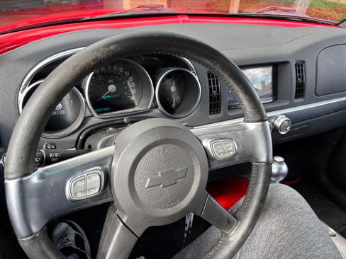 Used 2005 Chevrolet SSR w/ Preferred Equipment Group image 7