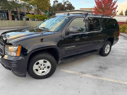 Used 2012 Chevrolet Suburban LT image 11