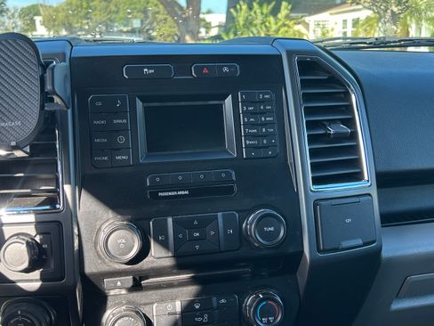 Used 2016 Ford F150 XLT w/ Trailer Tow Package image 9