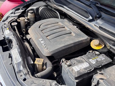 Used 2016 Chrysler Town & Country Touring w/ Driver Convenience Group image 8